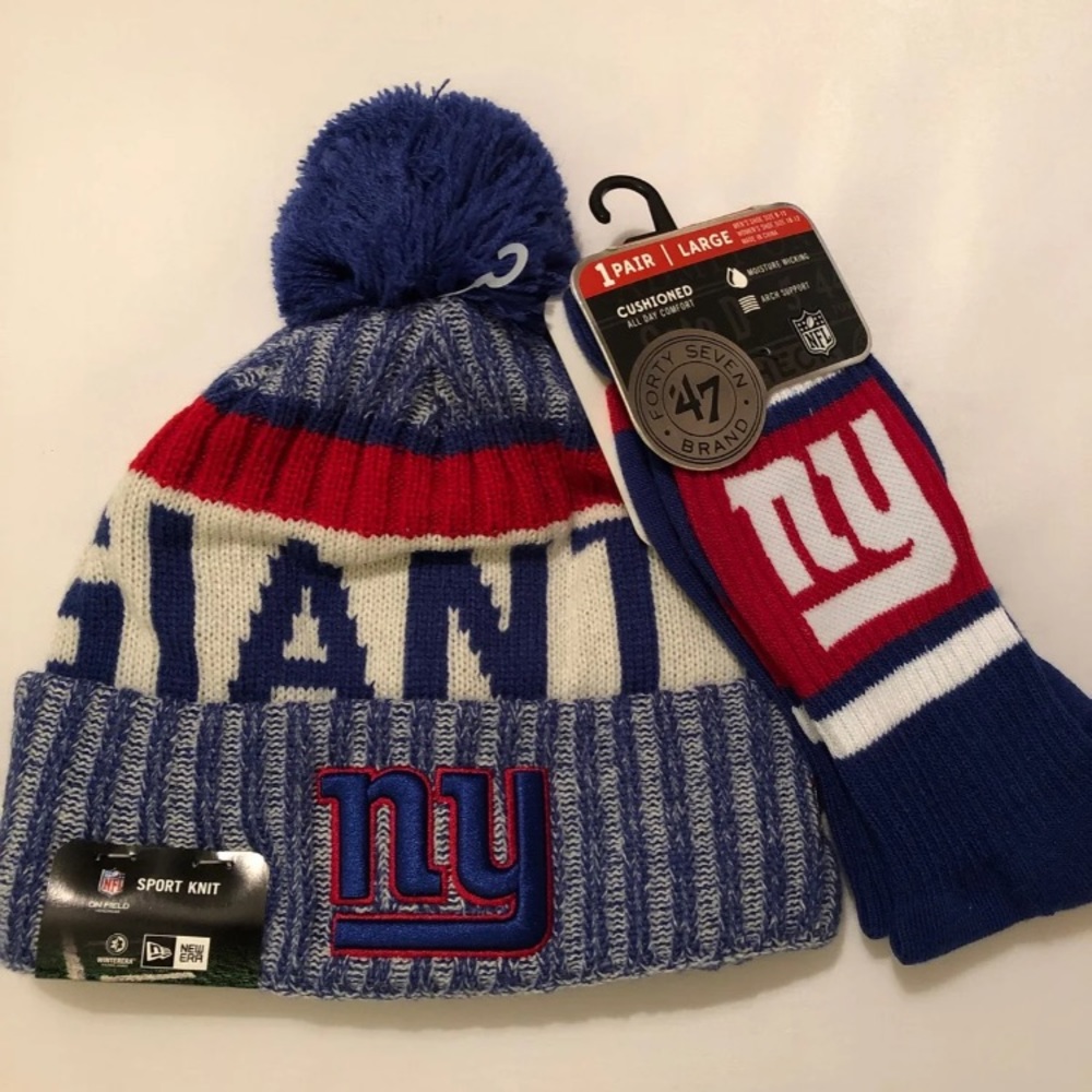 New York giants Xmas beanie / socks bundle NWT